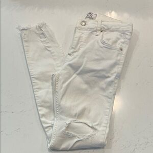 Free People Stylish White Distressed Flattering Mid Rise Denim Jeans - Size 25